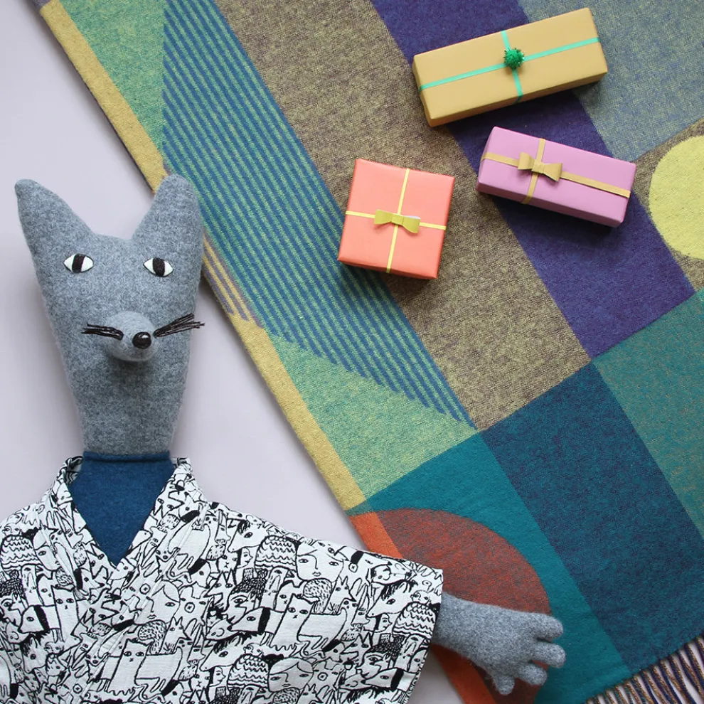 Mini Giant Creature - Grey Wolf